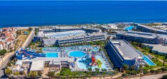Letní resort s bazény u moře na Lyttos Beach