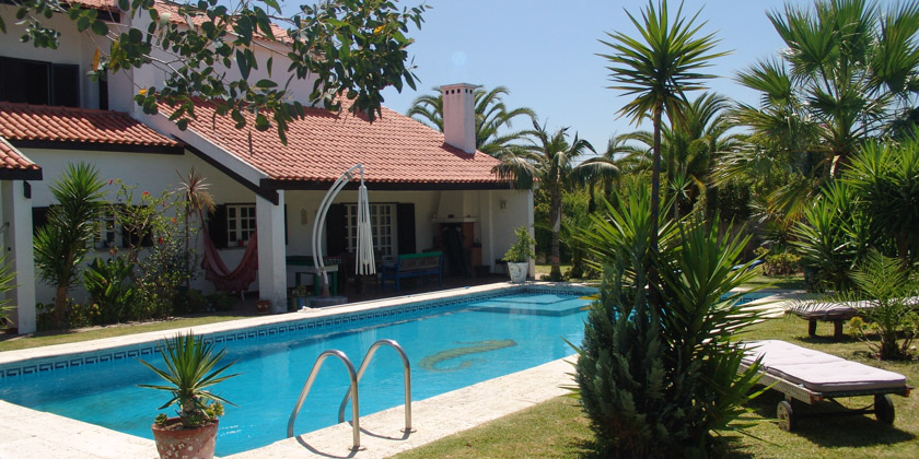 Aroeira Apartments & Villas