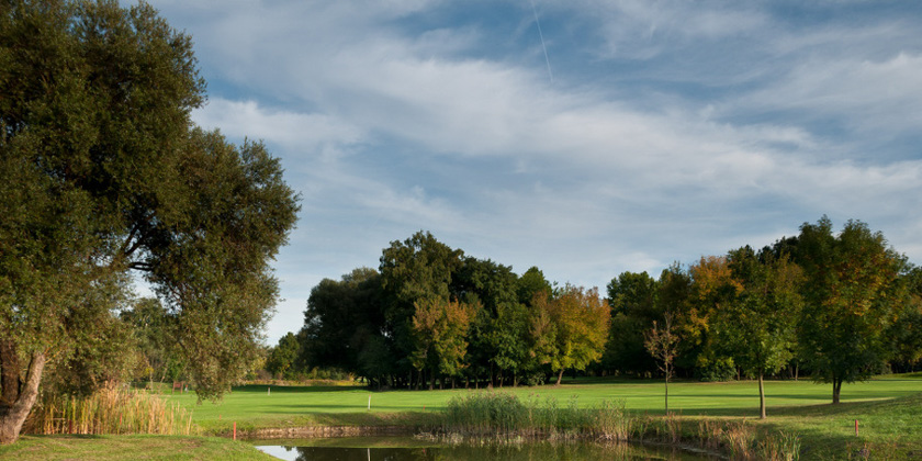 Old Lake Golf & Country Club